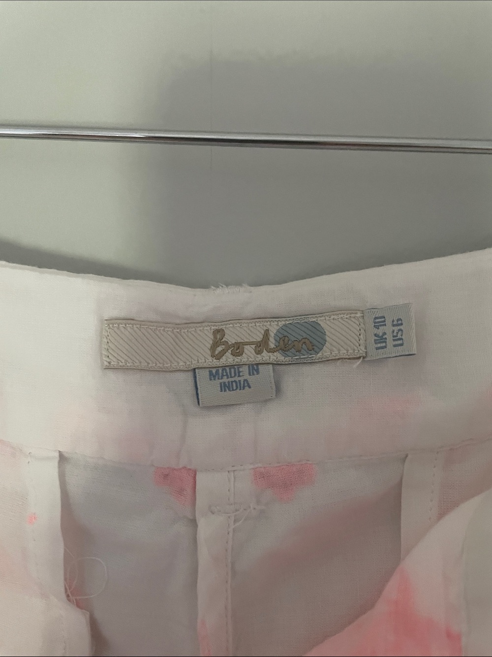 Boden White Shorts with Neon Pink Embroidery size: 6 - Picture 3 of 4